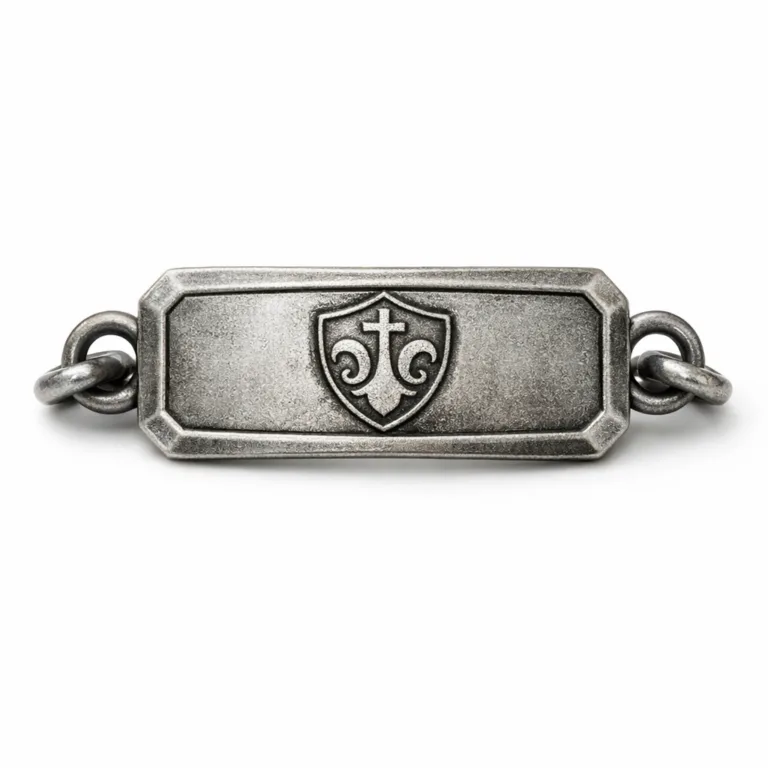 A vintage-inspired bracelet tag in antique silver-plated zinc alloy, featuring a subtle debossed emblem at the center and elegant beveled edges. Perfect for classic or heritage jewelry designs.