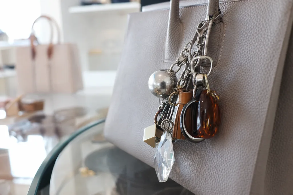 The Ultimate Guide to Handbag Charms: Customizing Purse Accessories for Distinctive Brand Appeal 1 handbag charms purse accessory display